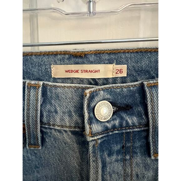 Levis Premium Women's 26 Wedgie Straight Leg Jeans Crop Denim Medium Wash - Picture 3 of 15